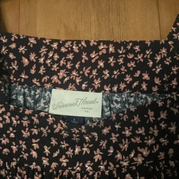 Universal Thread Floral Square Neck Blouse black and pink size large - Picture 4 of 6